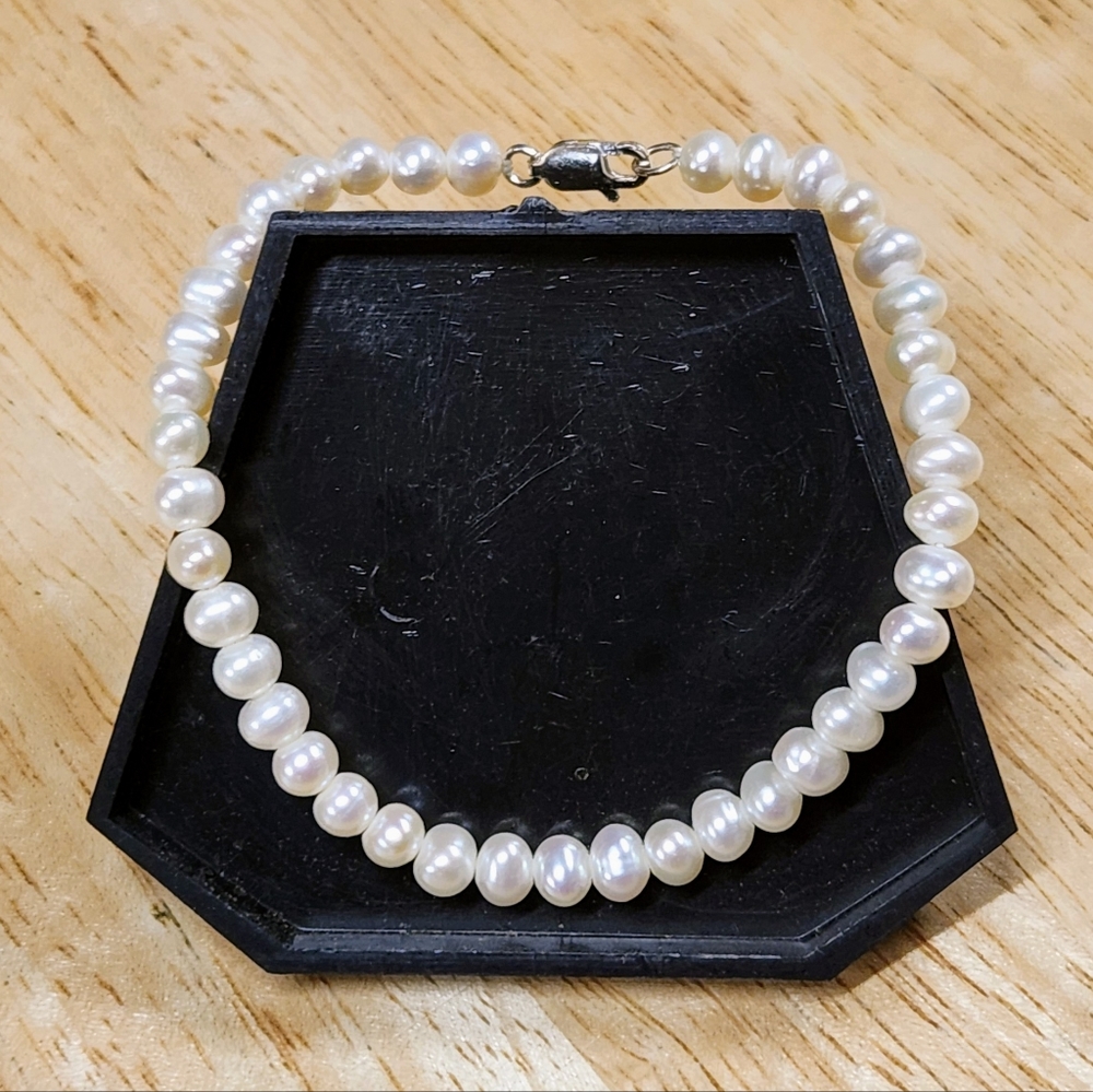 Delicate Faux Pearl Bracelet
